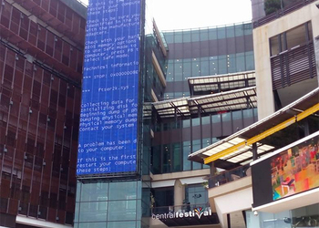 На фото засняли самый большой в мире синий экран смерти Windows