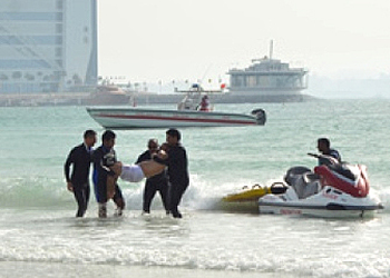 Отец запретил мужчинам-спасателям прикасаться к тонущей дочери и дал ей утонуть
