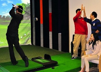 Фото симулятора гольфа Golfzone