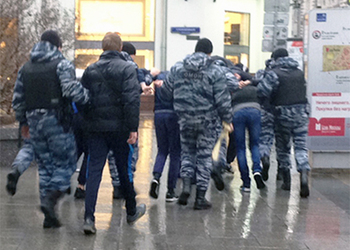 Активистов "СтопХам" арестовали из-за потасовки с ОМОНом