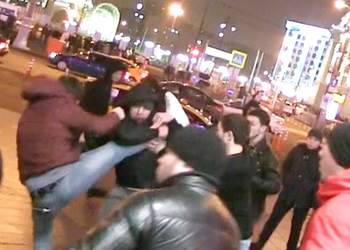 Участников движения «Лев против» избили возле ТЦ «Европейский» в Москве
