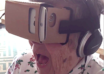 Видео с реакцией пенсионерки на виртуальную реальность взорвало интернет