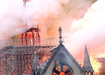 Сгоревший собор Парижской Богоматери Нотр-Дам де Пари решили восстановить с помощью Assassin's Creed: Unity