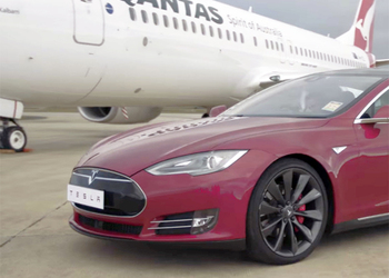 Австралийцы решили выяснить кто быстрее, Боинг 737 или автомобиль Tesla S