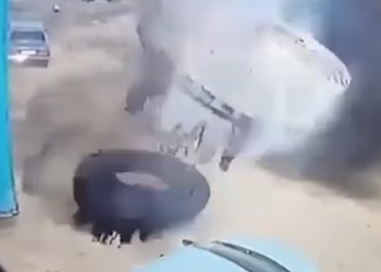 Взрыв и разрушения колеса от БелАЗа в Киселевске засняли на видео