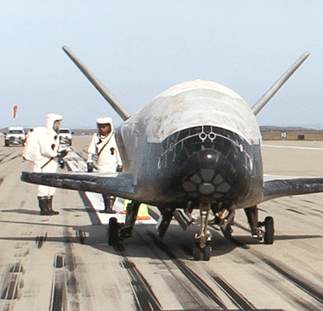 Х 37 б. Космоплан x-37b. Boeing x-37b. X-37b ВВС США. Космический беспилотник Boeing x-37b.