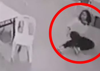 На видео засняли жестокое нападение мертвого призрака на девушку