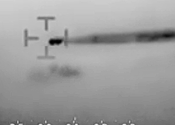Военные опубликовали секретное видео с полетом объекта неизвестной природы