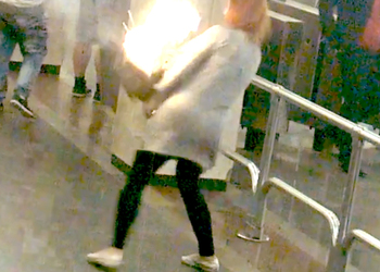 Взрыв вейпа у девушки в метро засняли на видео