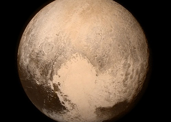 Фотография Плутона, присланная аппаратом New Horizon