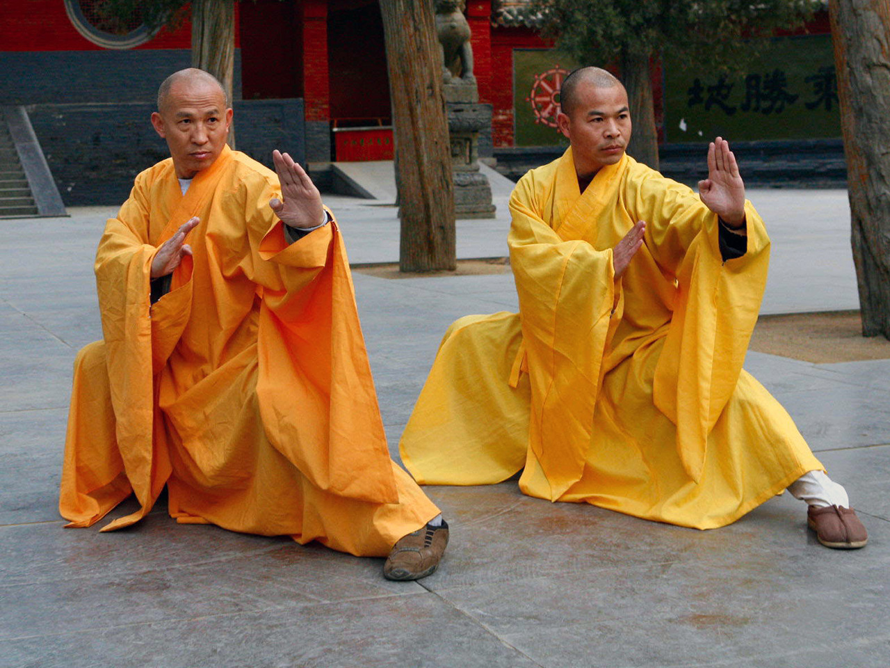 Какой монах. Цигун Шаолинь. Монах Южный Шаолинь. Шаолинь монах Мабу. Китаец монах.