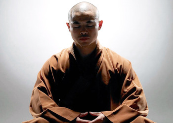 Шаолиньские монахи пользуются смартфонами, но не играют в видеоигры