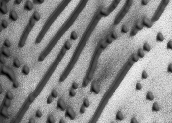 Фрагмент фото поверхности Марса, сделанное станцией Mars Reconnaissance Orbiter