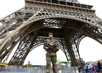 Терракты в Париже не удалось предотвратить из-за общения террористов, играя в PlayStation 4