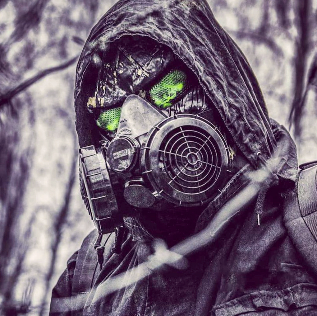 Черный Сталкер в Chernobylite с ужасами Чернобыля из S.T.A.L.K.E.R. 2