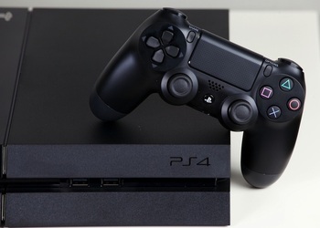 Консоль PlayStation 4 обогнала Xbox One по продажам почти на треть