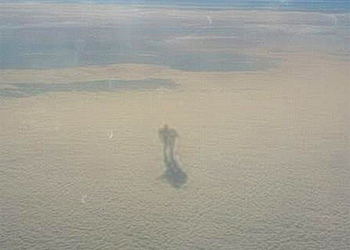 Гигантского инопланетянина сфотографировали на высоте 9 километров