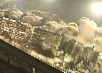 Мгновенный взрыв 19 многоэтажных домов засняли на видео