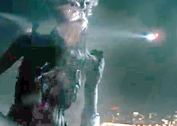 Энн Хэтэуэй случайно разрушает город в первом трейлере фильма «Моя девушка — монстр»