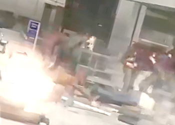 Дональд Трамп на видео показал жестокую сцену расстрела россиян в аэропорту Москвы