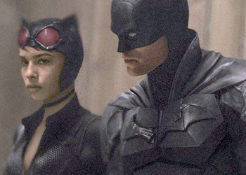 Бэтмен решил удовлетворить Женщину-кошку ртом и попал под запрет