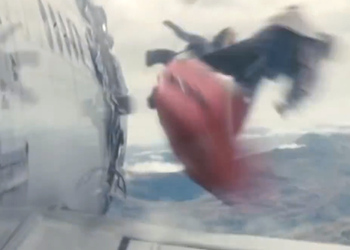 Видеоблогеры показали смерть пассажиров самолета из-за открытия двери