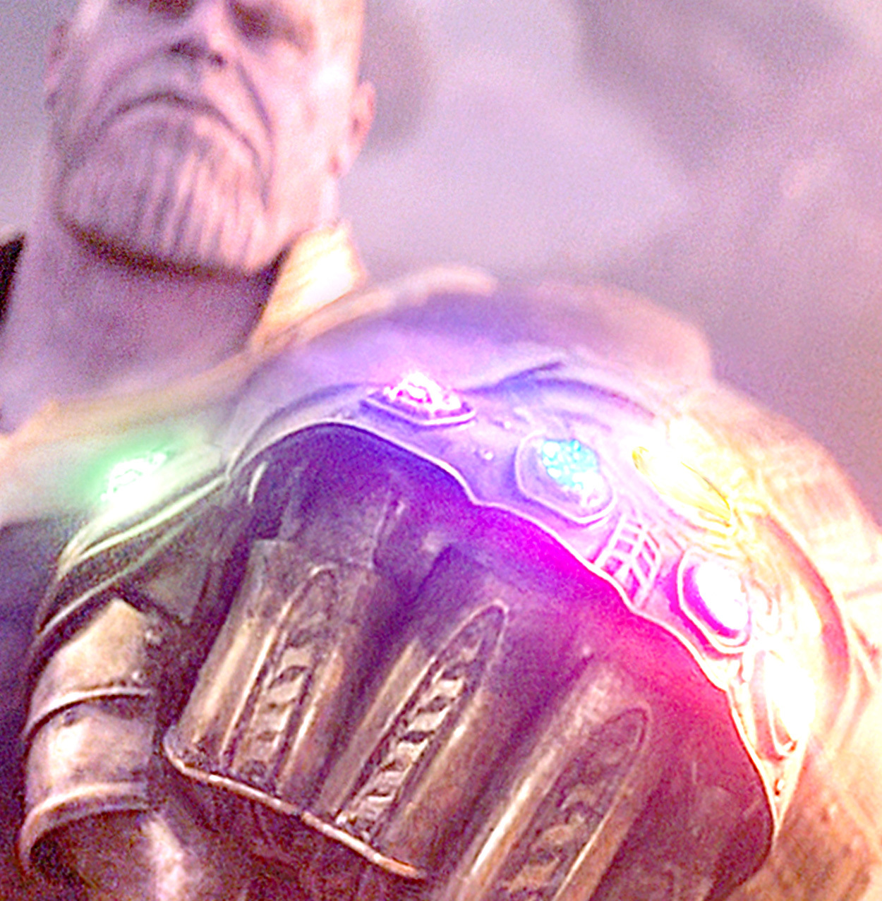 Откуда камень души. Танос камни бесконечности. Мстители финал камни бесконечности. Танос с 6 камнями бесконечности. Thanos камни бесконечности.