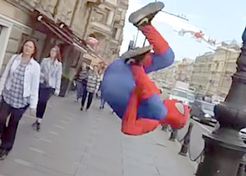 Российский пранкер «Зеленый купорос» снял короткометражку о самом неадекватном Человеке-Пауке в Питере