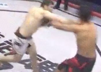 На видео засняли, как боец MMA вырубил сам себя
