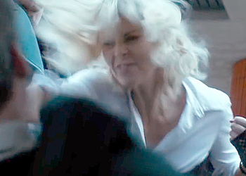 Шарлиз Терон убивает людей без жалости в первом трейлере боевика «Атомная блонда» от режиссера «Джона Уика»